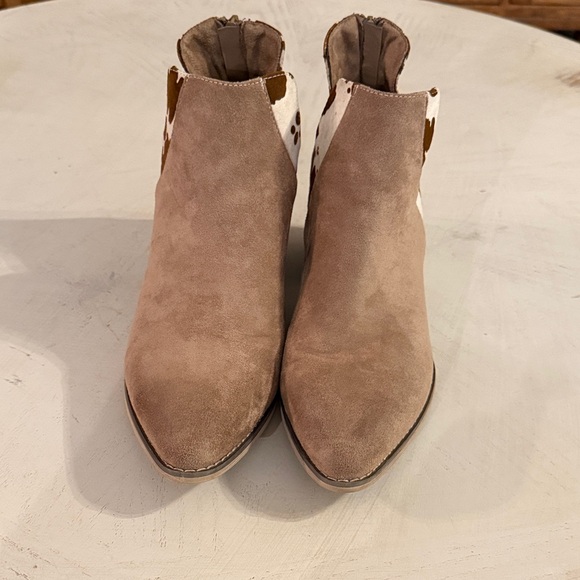 Pierre Dumas Tan Ankle Women’s Boots Cow Print Size 9 - Picture 6 of 12